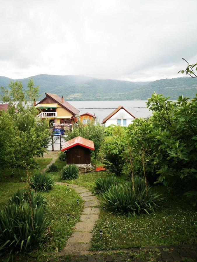Villa Casa Melania Ieşelniţa Exterior foto